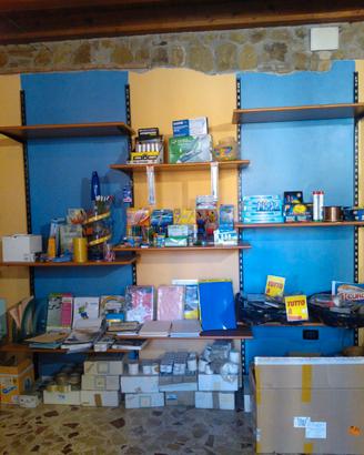 Ripiani in legno per scaffalature negozio