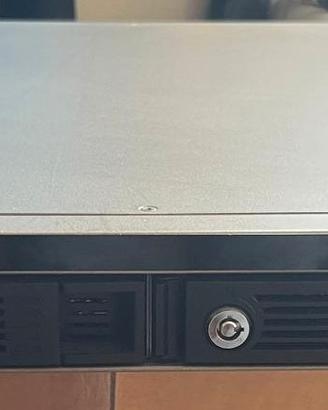 QNAP TS-469U-SP Sistema NAS a 4-dischi