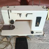 macchina da cucire  modello Necchi