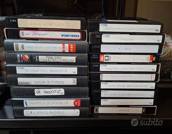 Lotto 19 vhs con film registrati da tv