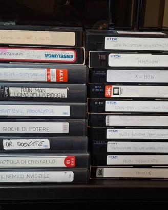 Lotto 19 vhs con film registrati da tv