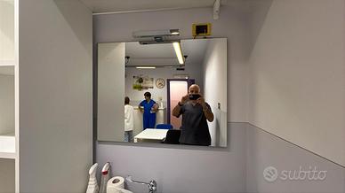 mobile da bagno con specchio