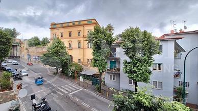 Via Pietro Castellino - 3 vani + acc. POSTO AUTO
