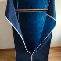 Armadio da campeggio o  da cabina armadio