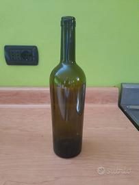 Bottiglie vuote tipo bordolese