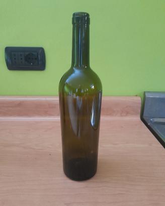 Bottiglie vuote tipo bordolese