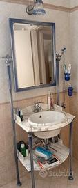 mobile bagno con lavello e specchio