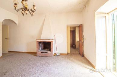 2 LOCALI A MORICONE