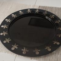 Piatto Alessi Girotondo colore nero
