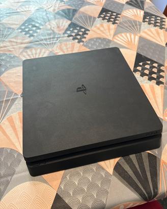 PS4 Slim 500GB completa di scatola