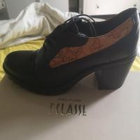 Scarpe con laccio, suola e tacco carrarmato