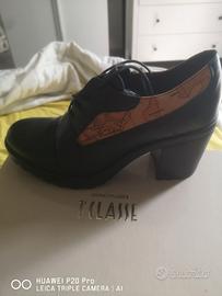 Scarpe con laccio, suola e tacco carrarmato