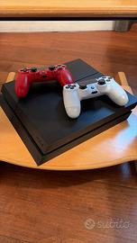 Console Sony PlayStation 4 con 2 joystick usata