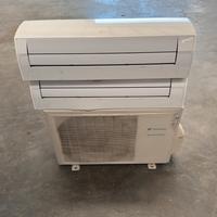 2 climatizzatori con unità esterna e staffe