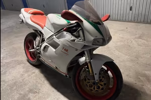 Ducati 748 s