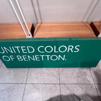 Insegna united colors of benetton a led