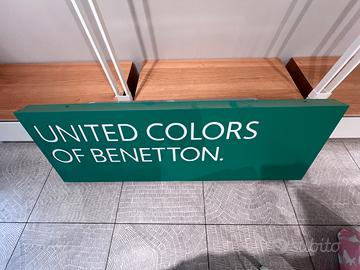 Insegna united colors of benetton a led