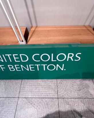 Insegna united colors of benetton a led