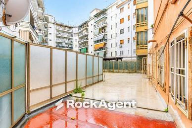 Appartamento di 385 m² con più di 5 locali a Napol