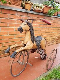 CAVALLINO TRICICLO D'EPOCA IN LEGNO E METALLO