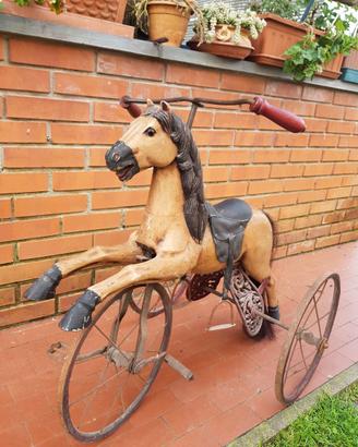 CAVALLINO TRICICLO D'EPOCA IN LEGNO E METALLO