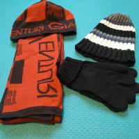 ART. 44 -  2 CUFFIE + SCIARPA + GUANTI