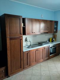 cucina con intero arredamento 