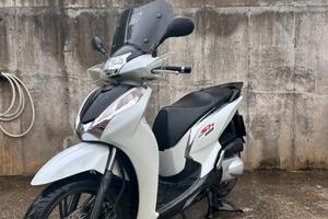 Honda SH 300 Sport