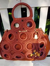 Borsa in macramè marrone con anelli
