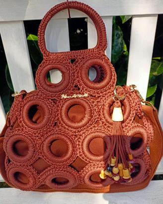 Borsa in macramè marrone con anelli