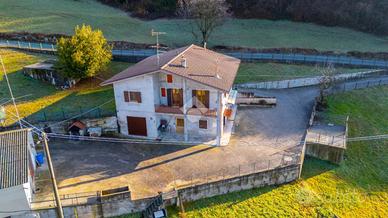 VILLA SINGOLA A BOSCO CHIESANUOVA