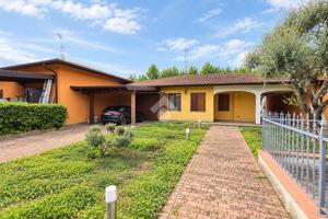 VILLA A SCHIERA A FIESSE