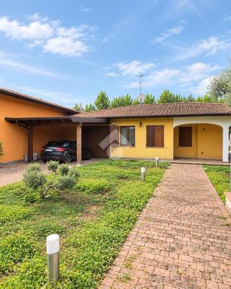 VILLA A SCHIERA A FIESSE