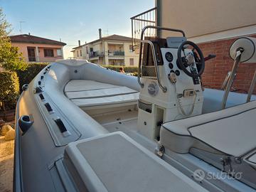 Gommone Master 540, motore Suzuki DF100A, carrello