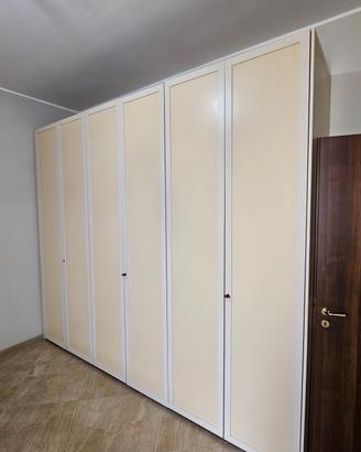 armadio in legno massello