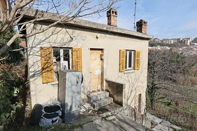 CASA SEMINDIPENDENTE A TRIESTE
