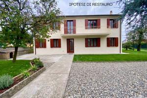 Villa di 310 m² con più di 5 locali e box auto dop