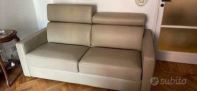 Divano letto matrimoniale in pelle