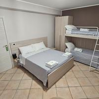 Camera matrimoniale con letto a castello completa