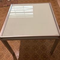 Tavolo apribile con base di vetro