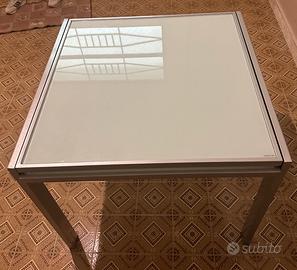 Tavolo apribile con base di vetro