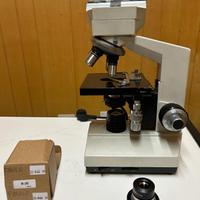 Microscopio con campo oscuro