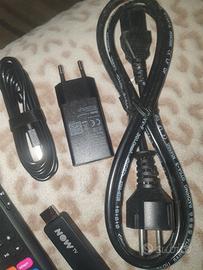 vari cavi alimentazione pc, cavi HDMI, carica USB,