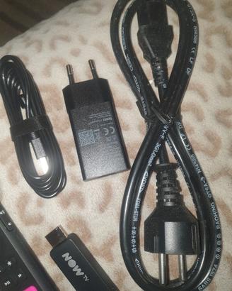 vari cavi alimentazione pc, cavi HDMI, carica USB,