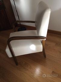 Poltrona anni 30 restaurata in pelle