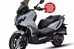 Sym ADX 300 My26 Bauletto omaggio !