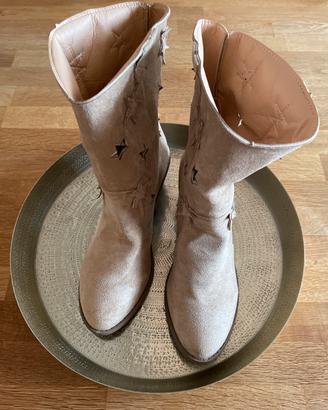 Stivaletti beige traforati stile texano