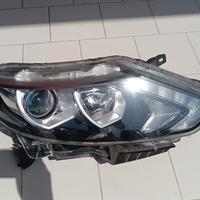 Faro destro Nissan Qashqai - 2016