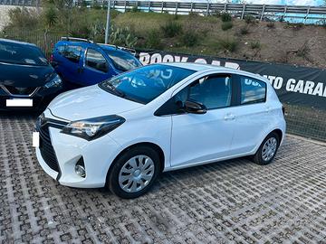 Toyota Yaris 1.3 5 porte Lounge-03/2015