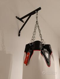 sacco da boxe con supporto a parete 